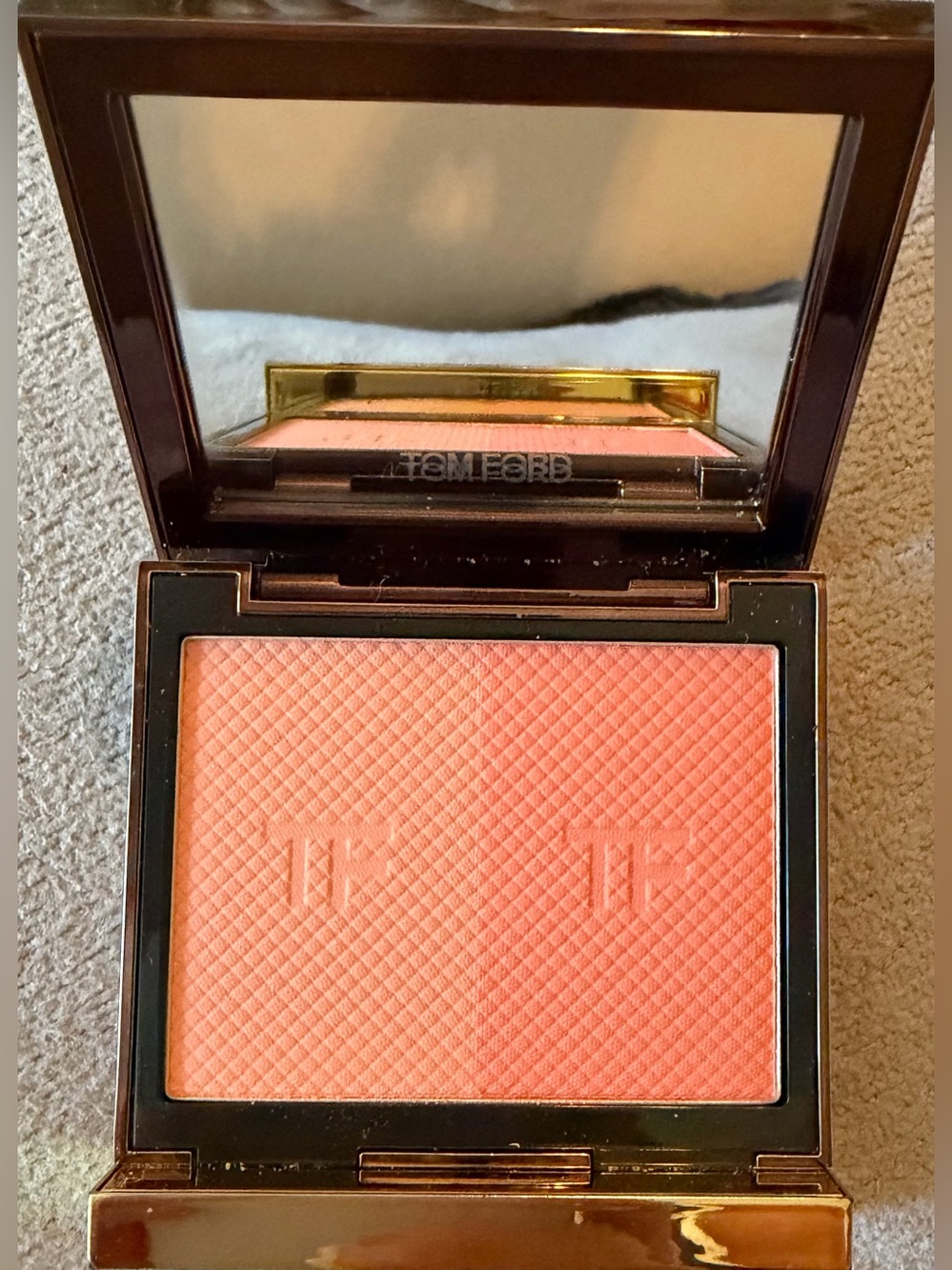 NEW! TOM FORD 
SHADE & ILLUMINATE BLUSH
